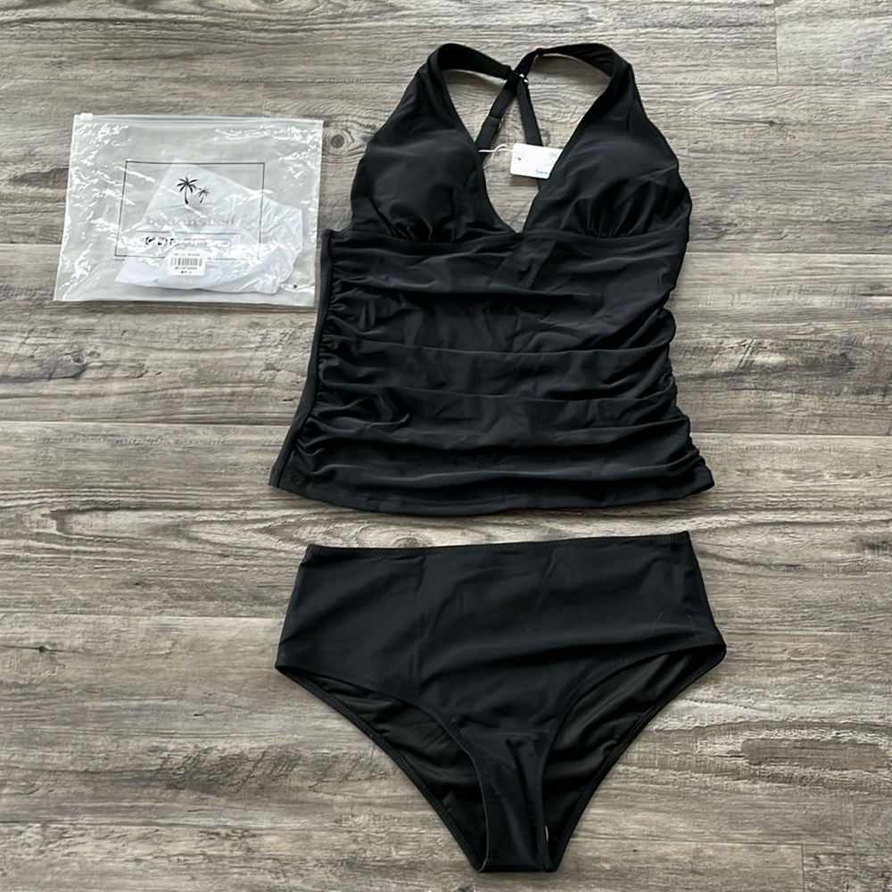 NWT Beachsissi V neck ruched black tankini size L liners intact comes in OG bag